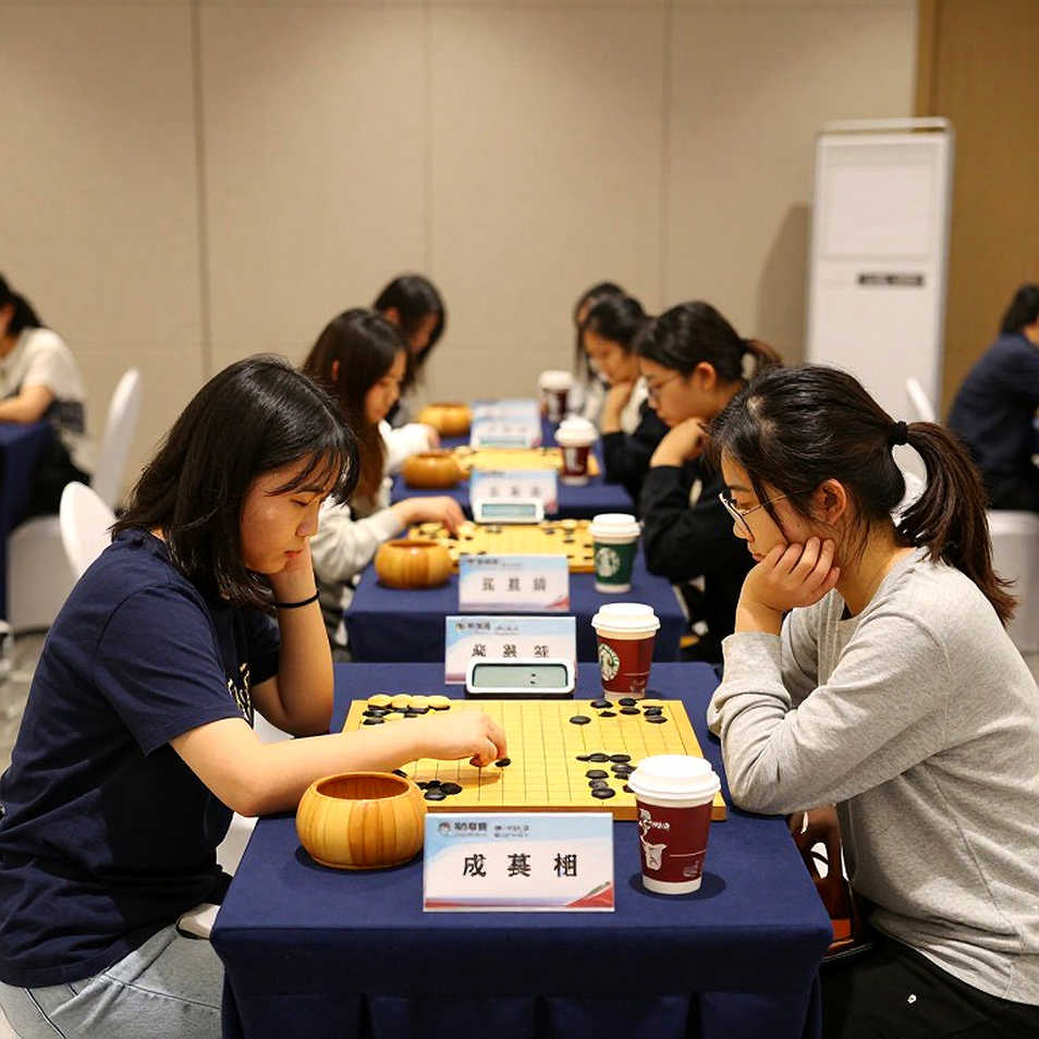 Prague 2026 qua ChessBase 225: khi 27 ván cờ ngắn kể chuyện dài