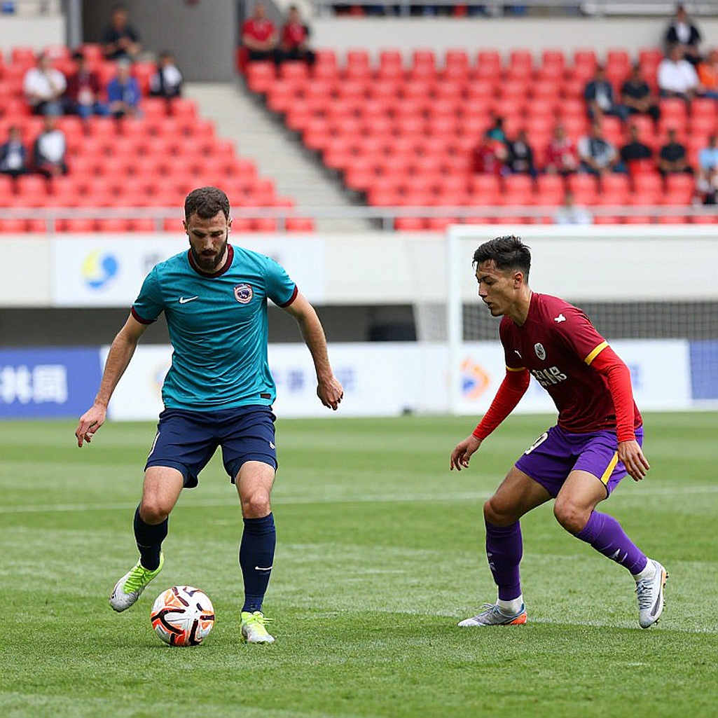 Chuyến Bay Một Chiều Của V.League: Khi Kỳ Chuyển Nhượng Bán Đi Nhịp Thở