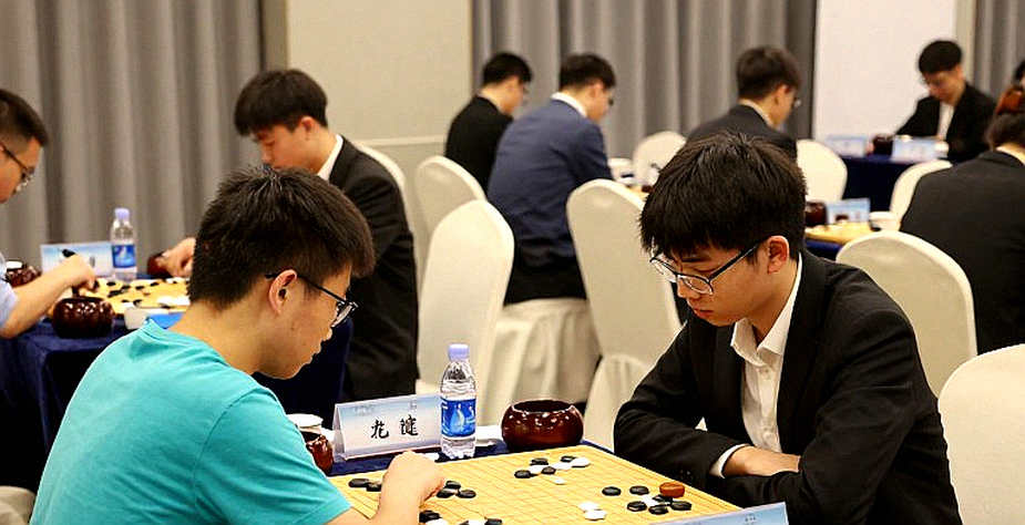 Dòng tít đi lạc: Turlov, Dvorkovich và ván cờ bị xếp nhầm quân