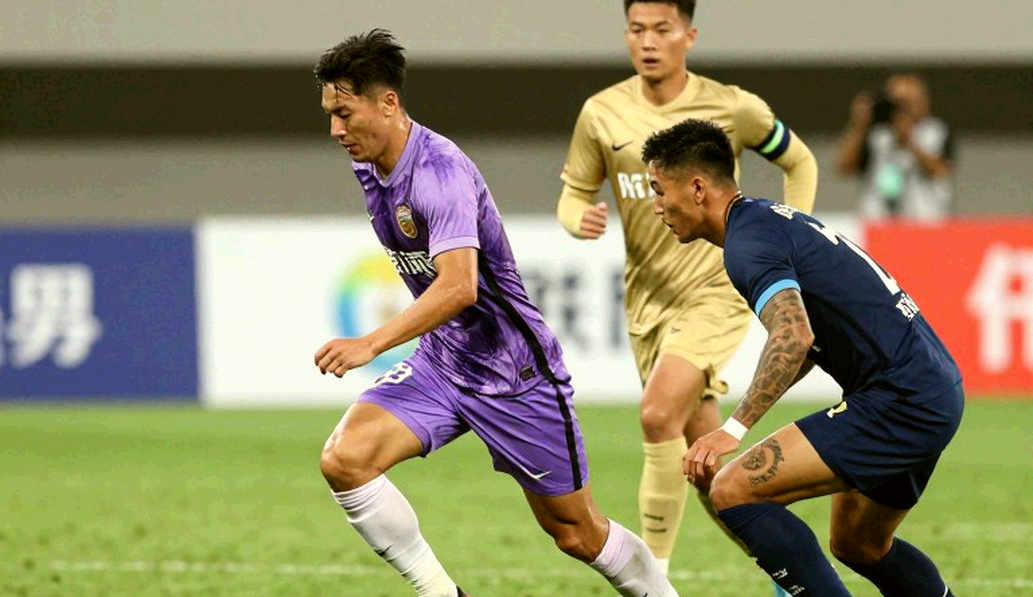 Roger Schmidt và bản lề Red Bull: Cuộc chuyển giao quyền lực không tiếng còi trong phòng thay đồ toàn cầu