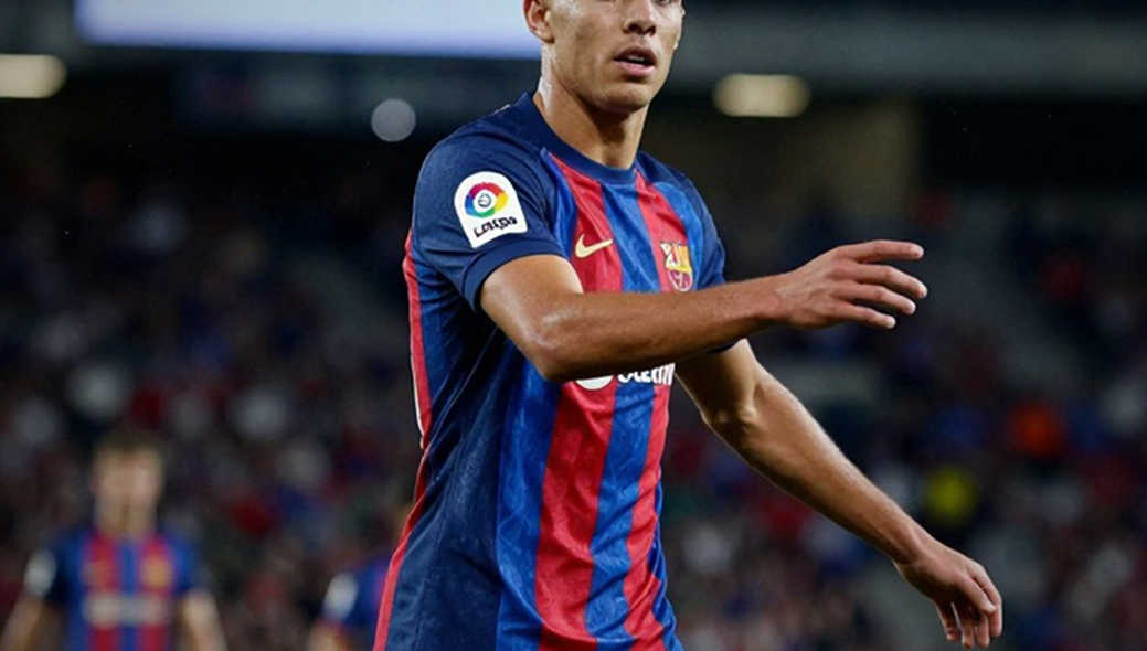 UEFA điều tra cáo buộc nhổ nước bọt ở đường hầm: Khi bóng đá chạm vào biên giới chính trị