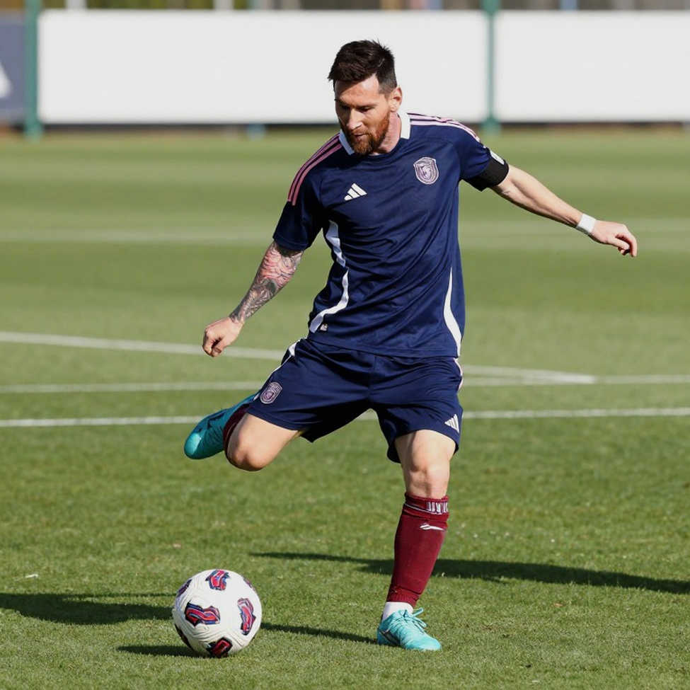 Trọng tài de Burgos và trận Barcelona 5-2 Betis: bàn bị hủy đúng luật, nhưng câu chuyện bị kể thiếu