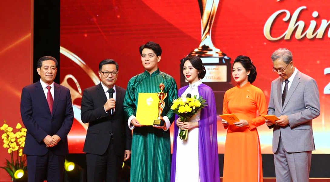 T1 Và Khoảng Trống 53,13%: Giải Mã Cấu Trúc Quyền Lực Sau Bức Ảnh Faker – Jensen Huang T1 Và Khoảng Trống 53,13%: Giải Mã Cấu Trúc Quyền Lực Sau Bức Ảnh Faker – Jensen Huang