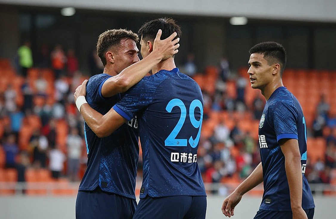 Thẻ đỏ của Văn Hậu ở derby Hà Nội: VAR đã đúng, nhưng ai kiểm tra người bấm nút?