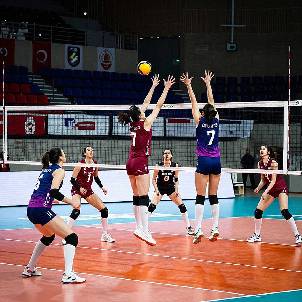 SMU hạ số 2 Pitt sau 4 set: Khối chắn 12.5-6 và hàng công phân tán chấm dứt chuỗi 58 trận bất bại trên sân nhà