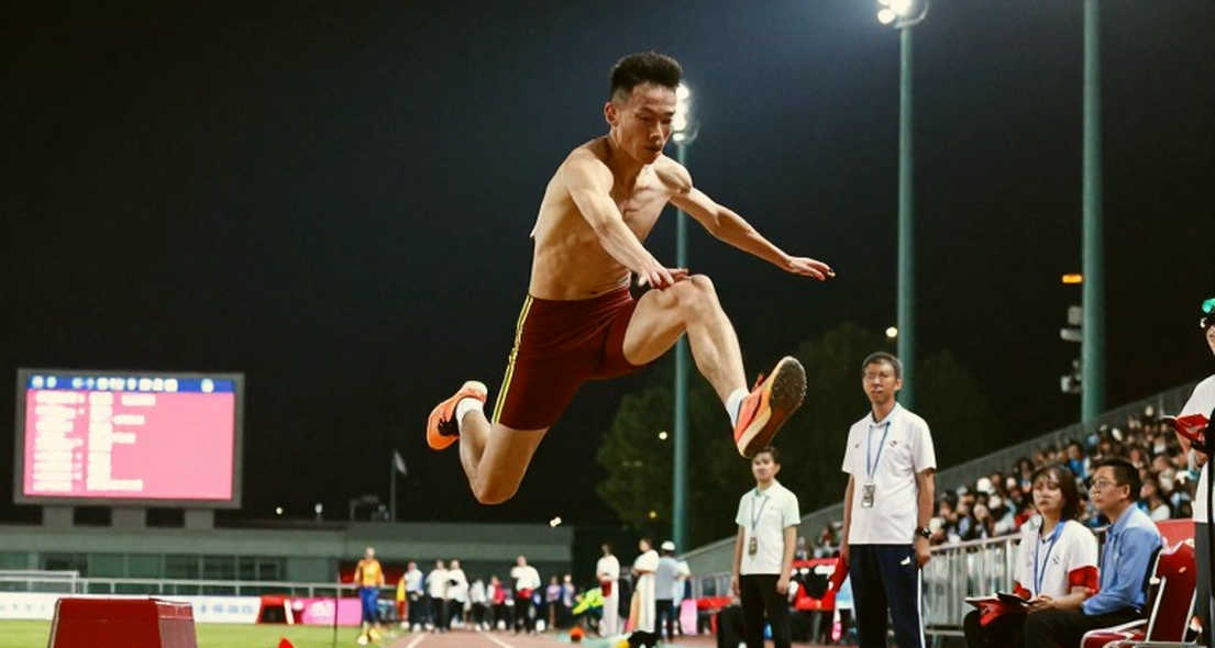 Asian Games 2026 ngày 6: Tấm huy chương nhảy sào đầu tiên và bài toán nhân lực ở đường chạy 10.000m Asian Games 2026 ngày 6: Tấm huy chương nhảy sào đầu tiên và bài toán nhân lực ở đường chạy 10.000m