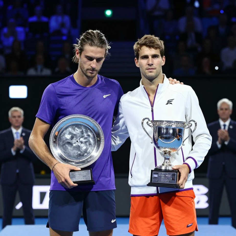 Tiebreak 7-0 của Swiatek và khoảng lặng sau điểm bóng cuối: Một màn lội ngược dòng cảnh báo nhiều hơn trấn an